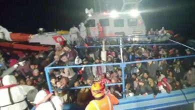 صورة إنقاذ أكثر من 200 مهاجر قبالة جزيرة لامبيدوزا الإيطالية