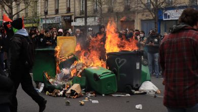 صورة يوم التعبئة العاشر في فرنسا.. اشتباكات بين الشرطة ومحتجين ضد قانون التقاعد “صور وفيديوهات”