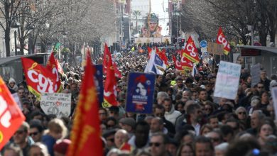 صورة إضراب عام ضد قانون التقاعد يشل الحركة في فرنسا