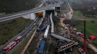صورة عشرات القتلى والجرحى في حادث تصادم قطارين وسط اليونان