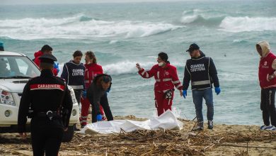 صورة ارتفاع حصيلة ضحايا حادث غرق قارب مهاجرين قبالة إيطاليا إلى 67 قتيلا