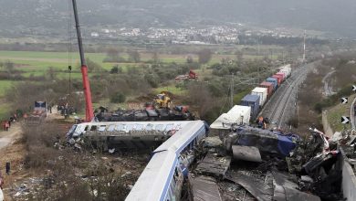 صورة لاجئ سوري بين ضحايا حادث تصادم قطارين في اليونان