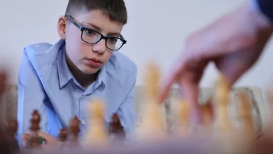 صورة “حسين بيسو”.. طفل سوري لاجئ يصبح أصغر لاعب شطرنج في المنتخب الألماني