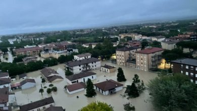 صورة 8 قتلى وإجلاء آلاف السكان إثر فيضانات مدمرة في شمال إيطاليا