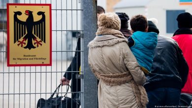 صورة استطلاع: غالبية الألمان يؤيدون دراسة ملفات اللاجئين في الخارج