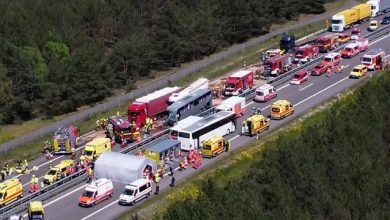 صورة عشرات الإصابات بينها خطيرة إثر تصادم حافلة وشاحنة شرقي ألمانيا