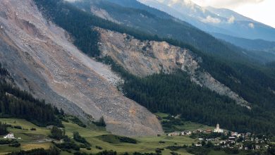 صورة قرية سويسرية تنجو من انهيار صخري ضخم
