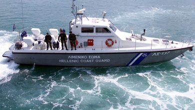 صورة مرصد حقوقي يتحدث عن مؤشرات تظهر تورط خفر السواحل اليوناني في غرق قارب المهاجرين