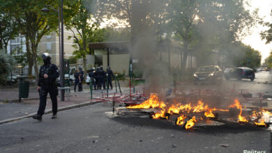 صورة احتجاجات فرنسا.. تشييع الفتى نائل والشرطة تعتقل أكثر من 1300 شخص
