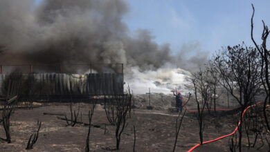 صورة اليونان تعلن السيطرة على حرائق الغابات