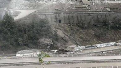 صورة انهيار صخري يتسبب بتوقف حركة القطارات بين فرنسا وإيطاليا