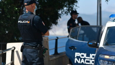 صورة الشرطة الإسبانية تعثر على كمية كبيرة من المخدرات في سيارتي عائلتين مغربتين