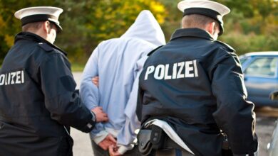 صورة اعتقال لاجئين سوريين في ألمانيا بتهمة الانتماء لمنظمة إرهابية