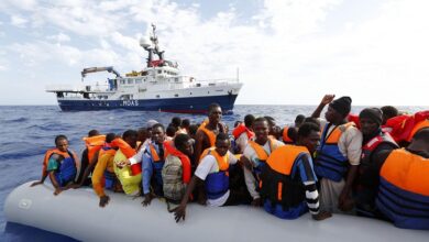 صورة سفن إنسانية تنقذ 180 مهاجرا في عرض البحر المتوسط