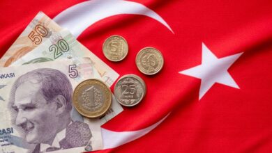 صورة بفعل الضغوط التضخمية.. الليرة التركية تهوي لمستوى قياسي أمام الدولار