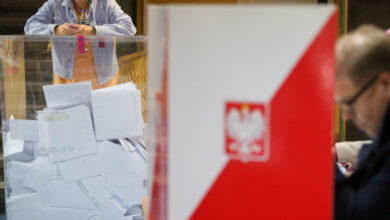 صورة المعارضة تفوز بانتخابات بولندا.. واليمين خارج السلطة للمرة الاولى منذ 8 سنوات