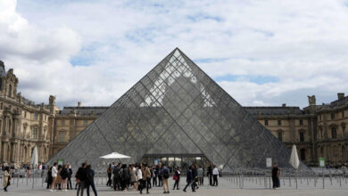 صورة لأسباب أمنية.. إخلاء متحف اللوفر وقصر فرساي في باريس