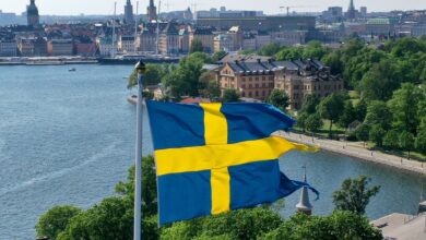 صورة قواعد جديدة للم الشمل وشرط الإعالة في السويد.. تعرف عليها