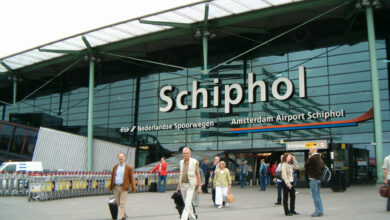 صورة هولندا.. اعتقال 7 موظفين بمطار سخيبول بتهمة تهريب المخدرات