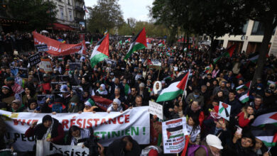 صورة نحو 60 ألف شخص يتظاهرون في باريس تضامنا مع أهالي غزة