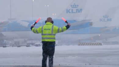 صورة الثلوج تتسبب بإلغاء عشرات الرحلات في مطار أمستردام