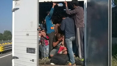 صورة العثور على عشرات المهاجرين مختبئين داخل  شاحنة شمال فرنسا