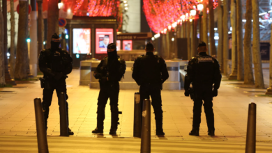 صورة لمواجهة التهديد الإرهابي.. فرنسا تحشد 90 ألف شرطي عشية رأس السنة