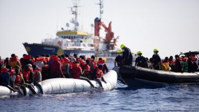صورة سفينة إنسانية تنقذ 42 مهاجرا قبالة إيطاليا