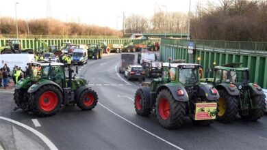 صورة احتجاجا على إلغاء إعفاءات ضريبية.. مزارعون يغلقون عدة موانئ بألمانيا
