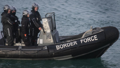 صورة الشرطة الفرنسية تمنع 100 مهاجر من عبور المانش نحو بريطانيا