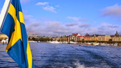 صورة قانون يمنع أبناء المهاجرين من السفر لخارج السويد.. متى يدخل حيز التنفيذ وماذا يتضمن؟