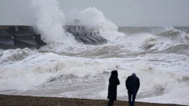 صورة العاصفة “إيشا” تضرب بريطانيا وهولندا