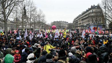 صورة الآلاف يتظاهرون في فرنسا ضد قانون الهجرة الجديد