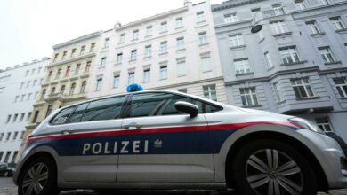 صورة مقتل امرأة وابنتها داخل منزلهما في فيينا بظروف غامضة