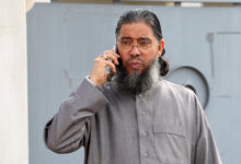 صورة بعد ساعات من اعتقاله.. السلطات الفرنسية  ترحل الإمام التونسي “محجوب المحجوبي”