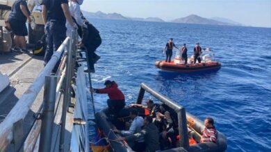 صورة إنقاذ أكثر من 150 مهاجرا قبالة جزيرة كريت اليونانية