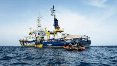 صورة السلطات الإيطالية تحتجز سفينة إنسانية لإنقاذها مهاجرين في المتوسط