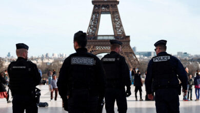 صورة السلطات الفرنسية ترفع حالة التأهب الأمني إلى أعلى مستوى
