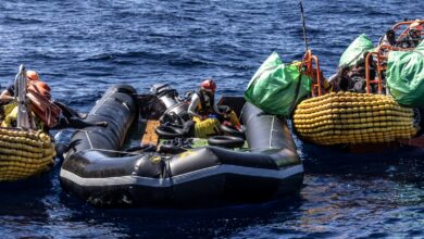 صورة سفينة إنسانية تنقذ 135 مهاجرا في المتوسط وناجون يتحدثون عن وفاة 60 شخصا