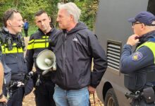 صورة الشرطة الهولندية تعتقل متطرفا بعد إهانته للقرآن