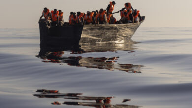 صورة إنقاذ 400 مهاجر قبالة سواحل الكناري الإسبانية