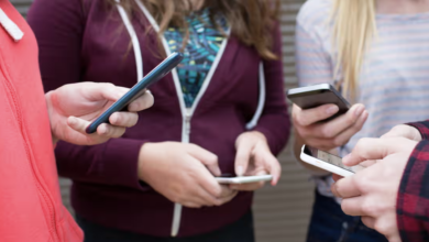 صورة الحكومة البريطانية تدرس حظر الهواتف الذكية لمن تقل أعمارهم عن 16