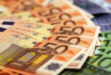 صورة اليورو يرتفع أمام الدولار والإسترليني