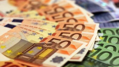 صورة اليورو يرتفع أمام الدولار والإسترليني