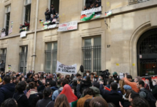 صورة احتجاجا على حرب غزة.. طلاب يحصارون مبنى جامعة في باريس