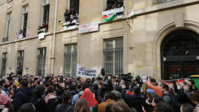 صورة احتجاجا على حرب غزة.. طلاب يحصارون مبنى جامعة في باريس