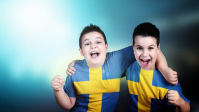 صورة تعرف على سر سويدي عمره 164 عاما لتربية أطفال سعداء