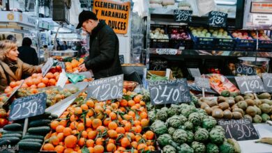 صورة التضخم يؤثر في إنفاق نصف الإسبان على الغذاء والصحة
