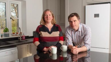 صورة زوجان بريطانيان يكتشفان كنزا ثمينا في أرضية مطبخ منزلهما