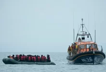 صورة السلطات الفرنسية تنقذ 66 مهاجرا في بحر المانش